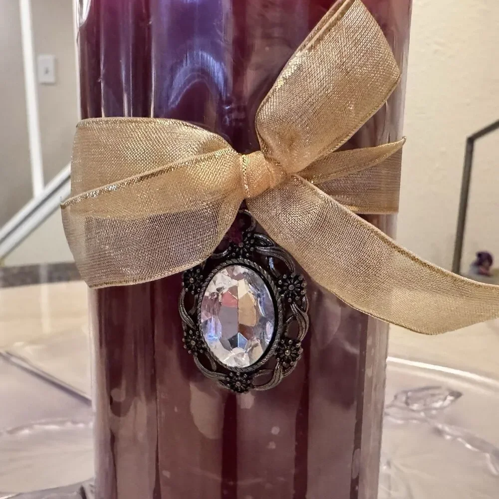 Pier 1 Sugar Plum 3x6 Ribbed Pillar Candle w/ Gold Ribbon & Jewel Charm Holiday
